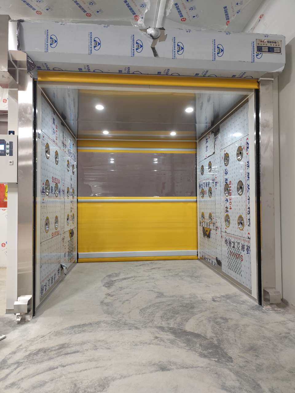 泰安樂邦環(huán)?？萍加邢薰揪砗熼T風(fēng)淋室安裝